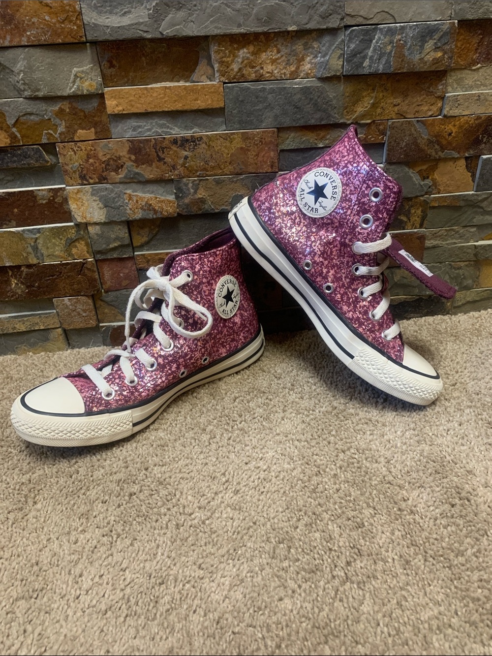 Converse woman’s 6  High Top Glitter Sneakers in Pink Purple